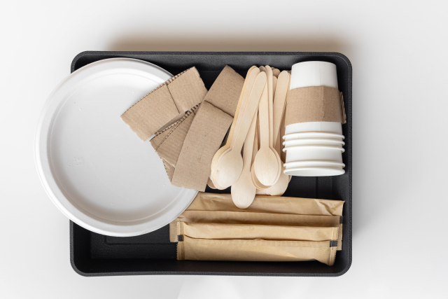 紙皿・割り箸・紙コップ
